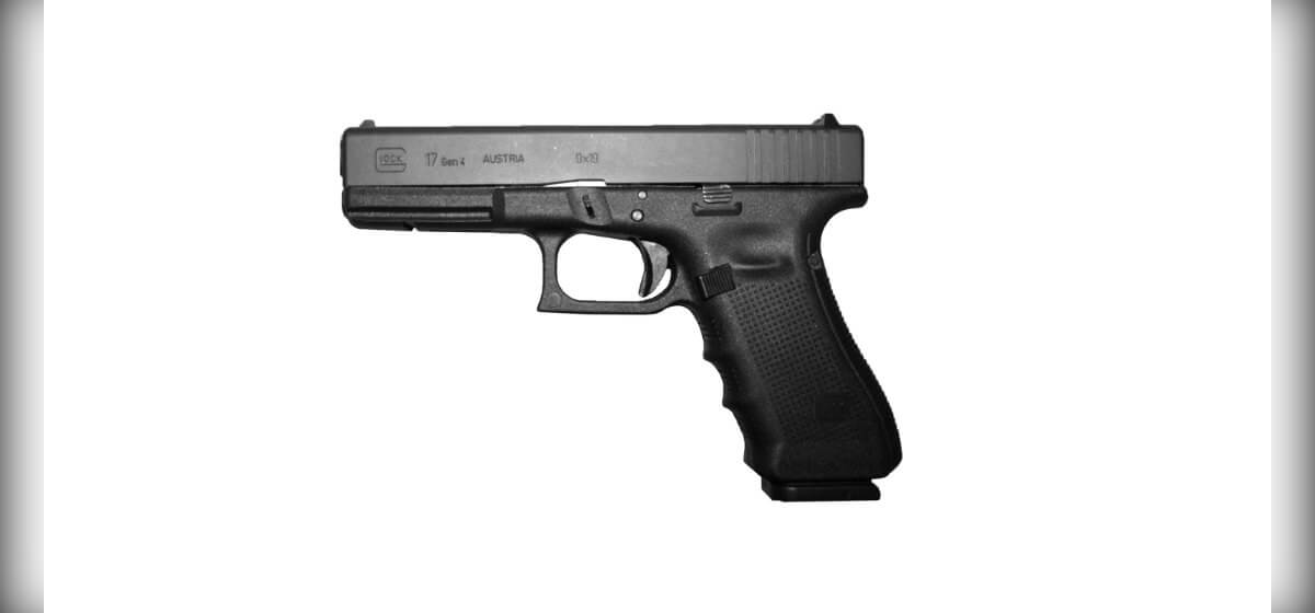 Glock 17 Gen 4 vue latérale, ergots de doigts visibles sur la poignée