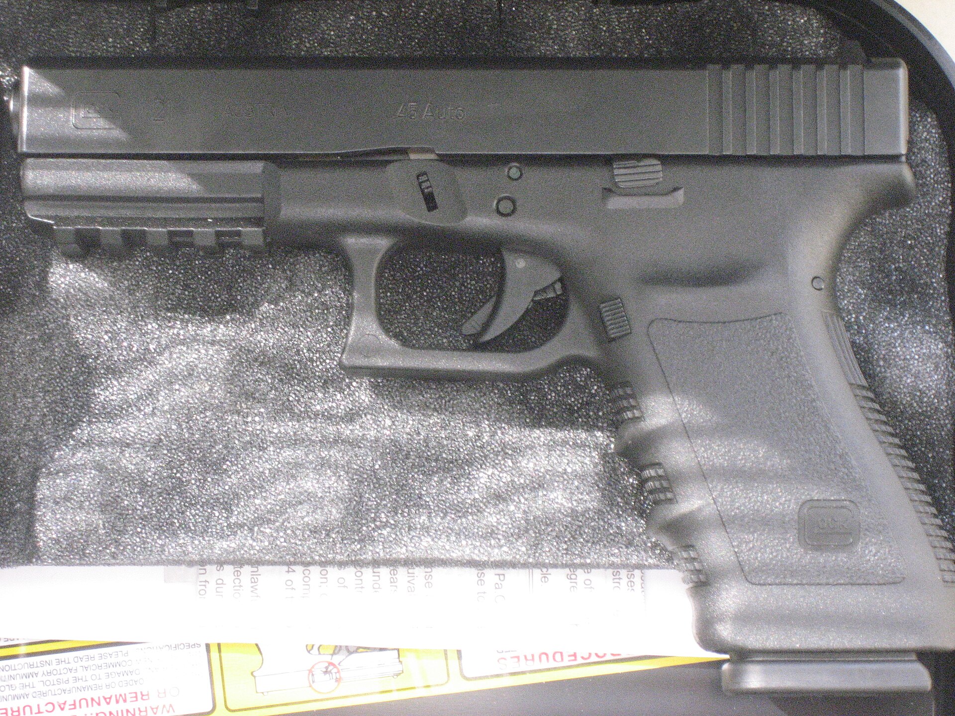 Glock 21 SF, vue latérale sur sa mallette