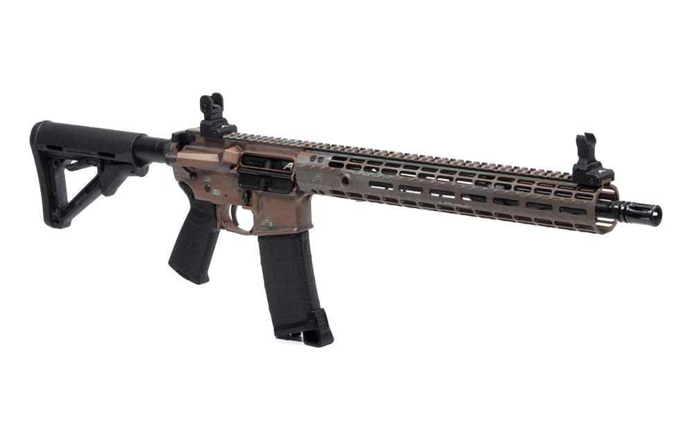 Detail du boitier superieur Aero Precision M4E1 avec plate-forme de garde-main forgee rail Picatinny continu et garde-main M-LOK