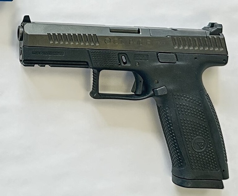 CZ P-10 F en 9x19 vu du côté gauche, marquage CZ P-10 F sur la culasse