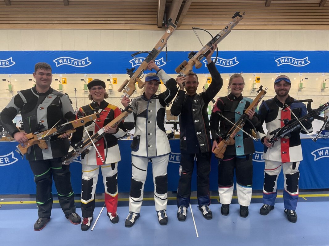 Équipes médaillées du mixte à l’arbalète match 10 m à Munich en octobre 2026, photo officielle FFTir
