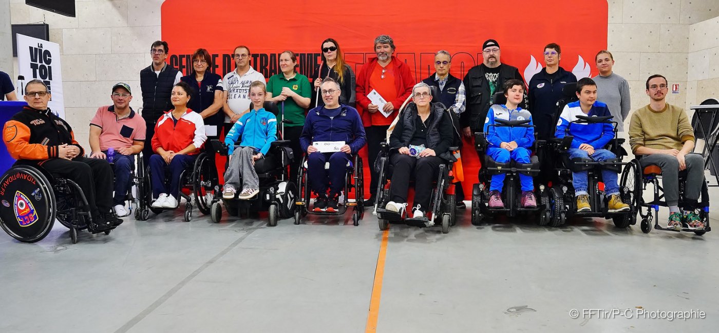 Photo de groupe des participants aux Rencontres Para-tir 2024 au CNTS, archive FFTir